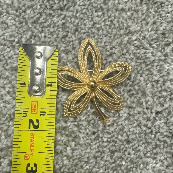 Vintage Trifari Flower Brooch - Picture 5 of 6